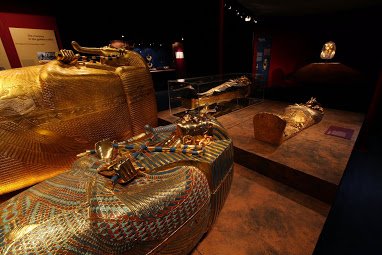 Tutankhamun_coffins_